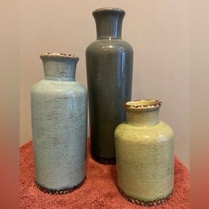 3 rustic vases
